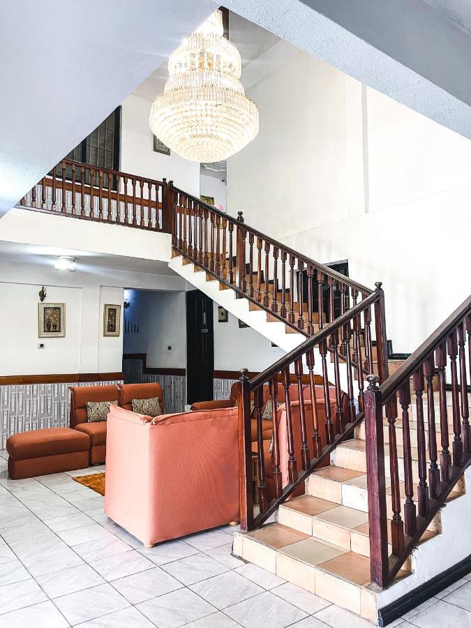 Hill View Hotel Mccarthy Hills Botianaw Eksteriør billede